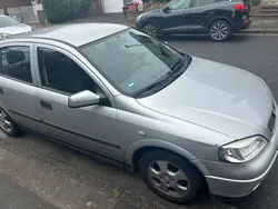 Silber Gebraucht 2000 Opel Astra Edition Limousine | 1.000 € (Guter Preis)