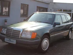 Grün Gebraucht 1992 Mercedes E300 Kombi | 7.990 €