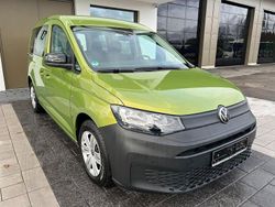 Grün Gebraucht 2021 VW Caddy Van / Kleinbus | 17.490 € (Fairer Preis)