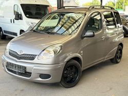 Grau Gebraucht 2004 Toyota Yaris Verso Sol Van / Kleinbus | 2.200 € (Fairer Preis)