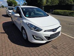 Weiß Gebraucht 2012 Hyundai i30 Style Limousine | 7.600 € (Fairer Preis)