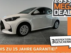 Schneeweiß Gebraucht 2022 Toyota Yaris Basis Limousine | 12.980 € (Fairer Preis)
