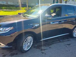 Schwarz Gebraucht 2019 Mitsubishi Outlander P-HEV Top SUV | 23.999 € (Guter Preis)
