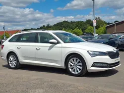 Weiß Gebraucht 2021 Skoda Superb Style Kombi | 15.900 € (Fairer Preis)