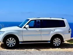 Weiß Gebraucht 2010 Mitsubishi Pajero Instyle SUV | 17.500 € (Etwas zu teuer)