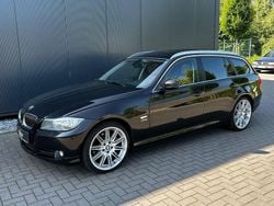 Schwarz Gebraucht 2012 BMW 330 Comfort Edition Kombi | 12.990 € (Fairer Preis)