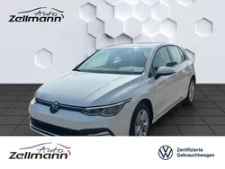 Weiss Gebraucht 2024 VW Golf VIII Life Limousine | 23.442 € (Guter Preis)