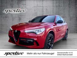 Colore esterno (rosso alfa, u Gebraucht 2022 Alfa Romeo Stelvio Quadrifoglio SUV | 59.111 € (Etwas zu teuer)