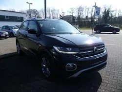 Deep black perleffekt (metallic) Gebraucht 2022 VW T-Cross Style SUV | 20.336 € (Fairer Preis)