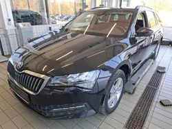Schwarz Gebraucht 2022 Skoda Superb Ambition Kombi | 15.900 €