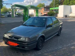 Silber Gebraucht 1995 Renault R9 Limousine | 750 €