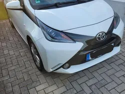 Weiß Gebraucht 2015 Toyota Aygo Kleinwagen | 4.399 € (Teuer)