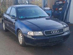 Blau Gebraucht 1997 Audi A4 Limousine | 750 € (Fairer Preis)
