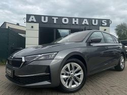 Grau Gebraucht 2024 Skoda Octavia RS Kombi | 30.999 € (Superpreis)