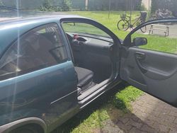 Grün Gebraucht 2001 Opel Corsa Kleinwagen | 200 € (Guter Preis)