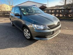 Grau Gebraucht 2016 Skoda Fabia Limousine | 5.700 € (Fairer Preis)