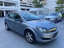 Grau Gebraucht 2009 Opel Astra Limousine | 2.600 € (Guter Preis)