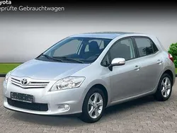 Cosmicsilber Gebraucht 2012 Toyota Auris Travel Limousine | 7.980 € (Fairer Preis)