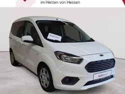 Weiß Gebraucht 2021 Ford Tourneo Courier Trend Van / Kleinbus | 14.489 € (Guter Preis)