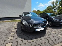 Schwarz Gebraucht 2013 Volvo V60 Momentum Kombi | 8.499 € (Fairer Preis)