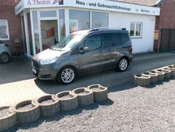 Grau Gebraucht 2017 Ford Tourneo Courier Titanium Van / Kleinbus | 11.490 € (Fairer Preis)