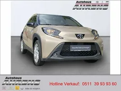 Ginger beige / night sky black Gebraucht 2022 Toyota Aygo Pulse Kleinwagen | 15.490 € (Fairer Preis)