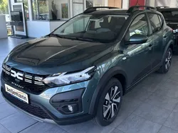 Grün Neu 2025 Dacia Sandero Expression Kleinwagen | 19.570 € (Etwas zu teuer)