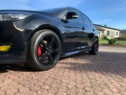Schwarz Gebraucht 2016 Ford Focus ST-Line Limousine | 11.100 € (Fairer Preis)