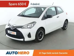 Weiß Gebraucht 2015 Toyota Yaris Cool Limousine | 7.210 € (Fairer Preis)