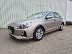 Silber Gebraucht 2018 Hyundai i30 Select Limousine | 11.799 € (Guter Preis)