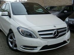 Weiß metallic Gebraucht 2013 Mercedes B200 Van / Kleinbus | 13.990 € (Fairer Preis)