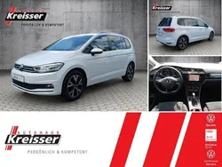 Weiß (pure white) Gebraucht 2022 VW Touran Highline Van / Kleinbus | 28.690 € (Fairer Preis)