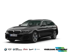 Black sapphire metallic Gebraucht 2021 BMW 530 M Sport Kombi | 37.490 € (Fairer Preis)