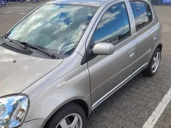 Grau Gebraucht 2005 Toyota Yaris Kleinwagen | 2.200 € (Fairer Preis)
