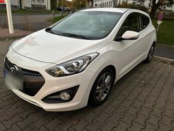 Weiß Gebraucht 2013 Hyundai i30 Kleinwagen | 4.999 €