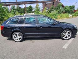 Schwarz Gebraucht 2015 Skoda Superb Exclusive Kombi | 10.990 € (Fairer Preis)