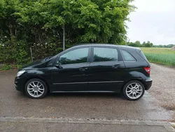 Schwarz Gebraucht 2010 Mercedes B180 Van / Kleinbus | 5.850 € (Fairer Preis)