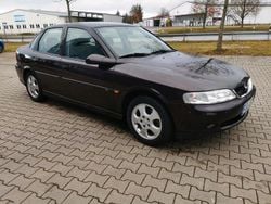 Rot Gebraucht 2000 Opel Vectra Limousine | 850 € (Superpreis)