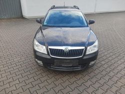 Schwarz Gebraucht 2012 Skoda Octavia Ambiente Kombi | 2.200 € (Superpreis)