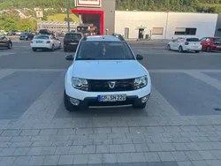 Weiß Gebraucht 2017 Dacia Duster Lauréate SUV | 8.000 € (Fairer Preis)