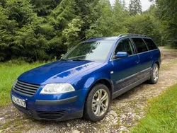 Blau Gebraucht 2001 VW Passat Basis Kombi | 2.790 € (Etwas zu teuer)