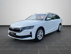 Moonweiß perleffekt (metallic) Gebraucht 2024 Skoda Octavia Selection Limousine | 28.400 € (Guter Preis)