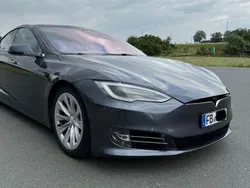 Grau Gebraucht 2018 Tesla Model S Limousine | 32.000 € (Teuer)