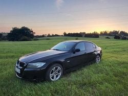 Schwarz Gebraucht 2011 BMW 320 Limousine | 2.000 €