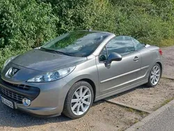 Grau Gebraucht 2009 Peugeot 207 CC Roland Garros Cabrio | 5.800 €