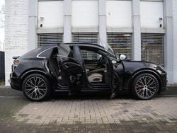 Tiefschwarz met. Gebraucht 2025 Porsche Macan Turbo SUV | 119.500 € (Superpreis)