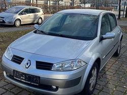 Gebraucht 2004 Renault Mégane II Dynamique Limousine | 2.499 € (Teuer)