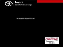 Shimmering silver metallic Gebraucht 2023 Toyota Yaris Hybrid Connect Style | 24.990 € (Fairer Preis)