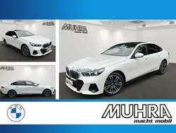 Mineralweiß metallic Gebraucht 2024 BMW 520 M Sport Limousine | 54.390 € (Superpreis)