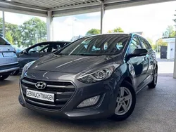 Grau Gebraucht 2016 Hyundai i30 Trend Kombi | 8.490 € (Fairer Preis)